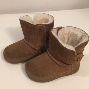 UGG baby girl boots. Size- 04/05